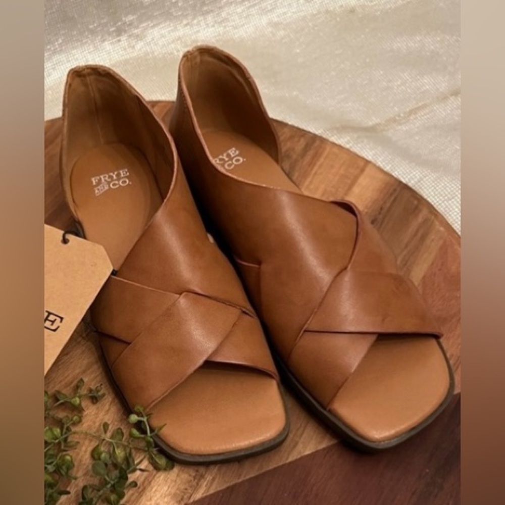 FRYE AND CO. Brown Leather Sandals